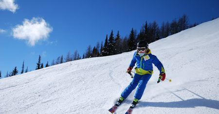 Karpacz. Rozpoczęto naśnieżanie stoków. Pierwsi narciarze mile widziani na początku grudnia