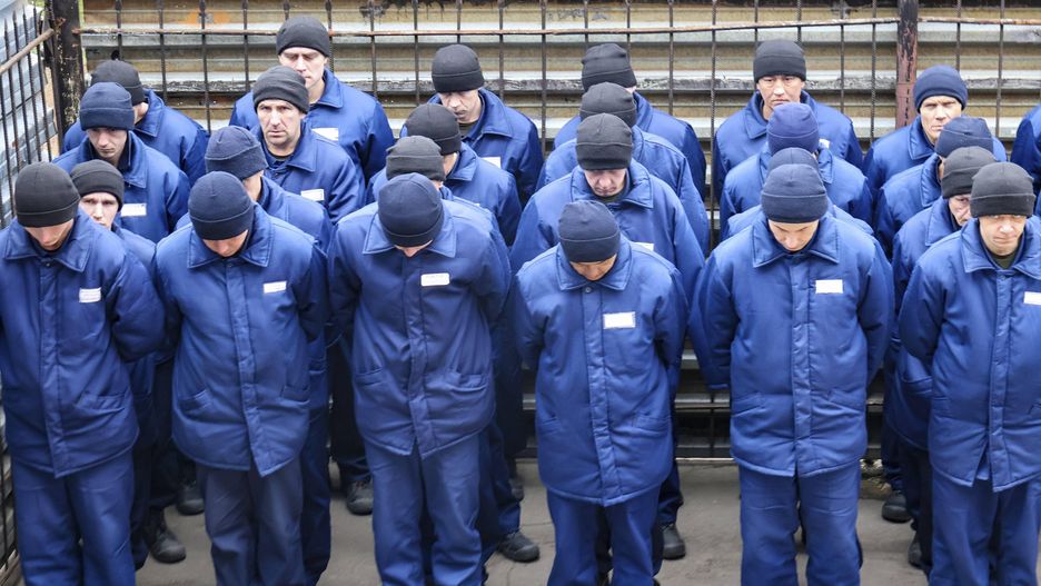 Rosyjscy jeńcy wojenni. Żołnierze nie chcąc walczyć, często sami się poddają
