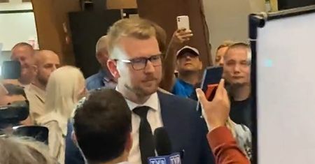 TVP wygwizdana na wiecu Tuska. Pracownik stacji nie mógł dojść do głosu