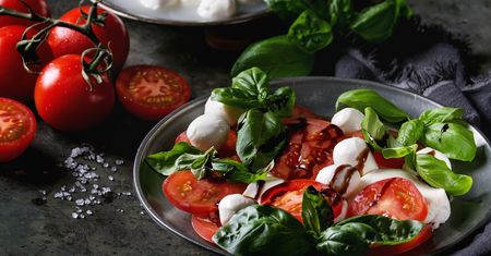 Sałatka z mozzarellą - najlepsze przepisy