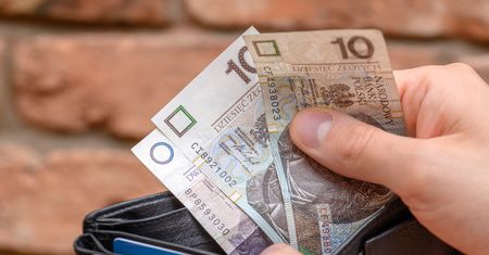 Chce od syna 500 zł/mies., bo ma niską emeryturę. Jest wyrok sądu