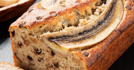 Banany zaczęły czernieć, więc zrobiłam chlebek bez cukru. Dodałam wysokobiałkowy produkt