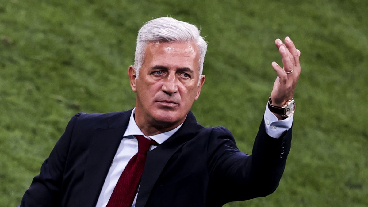 SAINT PETERSBURG, RUSSIA - JULY 02: Head coach Vladimir Petkovic of Switzerland gestures after losing the UEFA EURO 2020 quarter-final football match against Spain at the Saint Petersburg Stadium in Saint Petersburg, Russia on July 2, 2021. (Photo by Dmitriy Golubovich/Anadolu Agency via Getty Images)