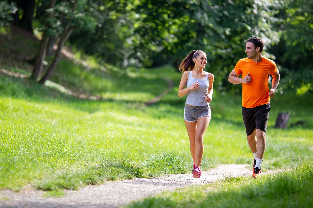 Zacznij lato aktywnie! Sprawdź sportowe smartwatche w świetnych cenach