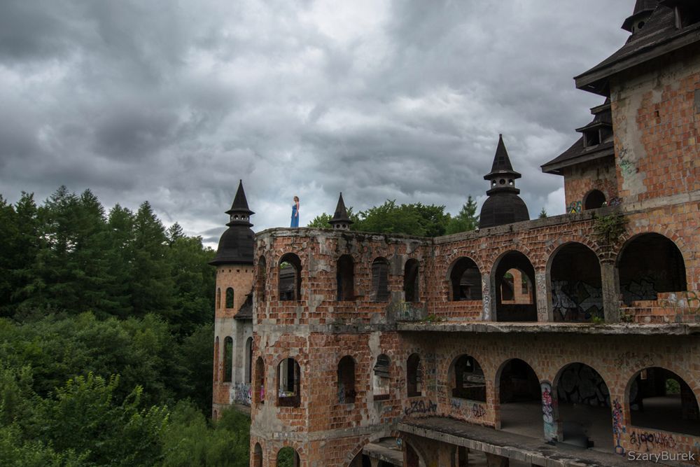 Niedokończony zamek na Kaszubach. Jaką tajemnicę kryją Łapalice? 7