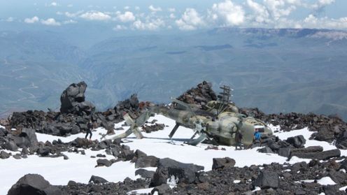 Helikopter na Elbrusie, czyli wrak na wysokościach 1