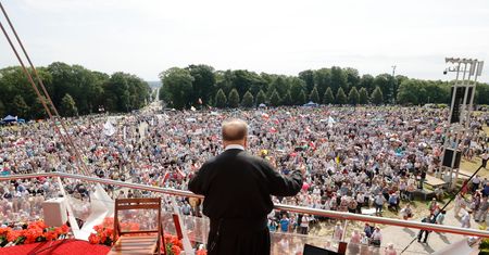 Radio Maryja świętuje bez obostrzeń. Doradca premiera: proszenie się o nieszczęście
