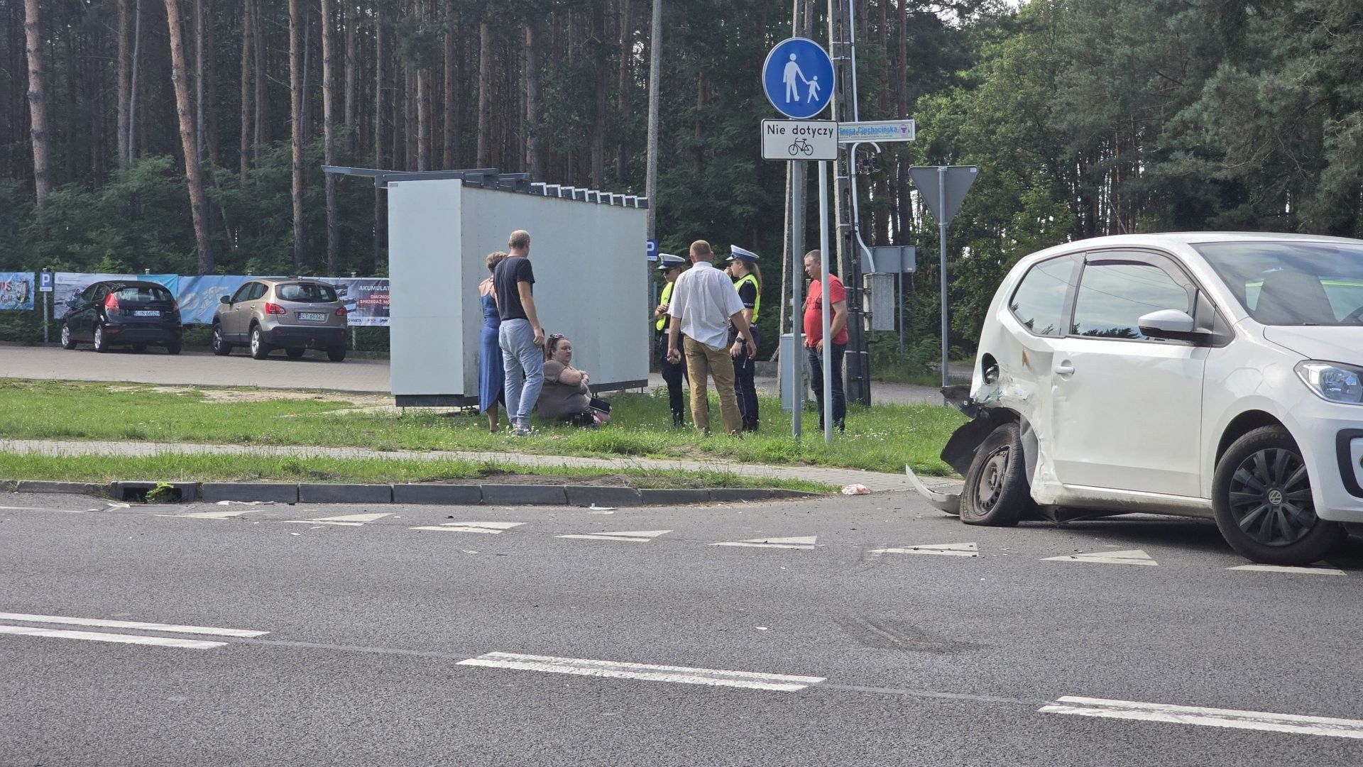 Zderzenie dwóch samochodów osobowych na DW 266 w Odolionie