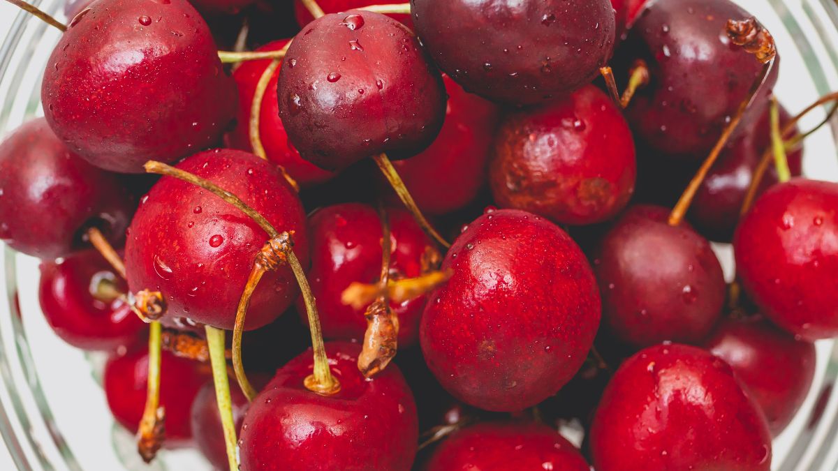 Czy można popijać czereśnie wodą? 