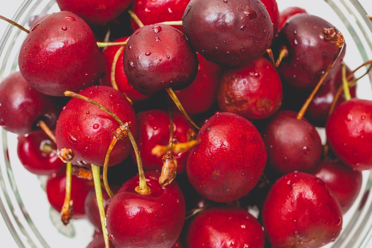 Is it possible to wash down cherries with water?
