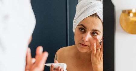 Kwas hialuronowy – jak stosować? Jakie zabiegi z kwasem hialuronowym wybrać?