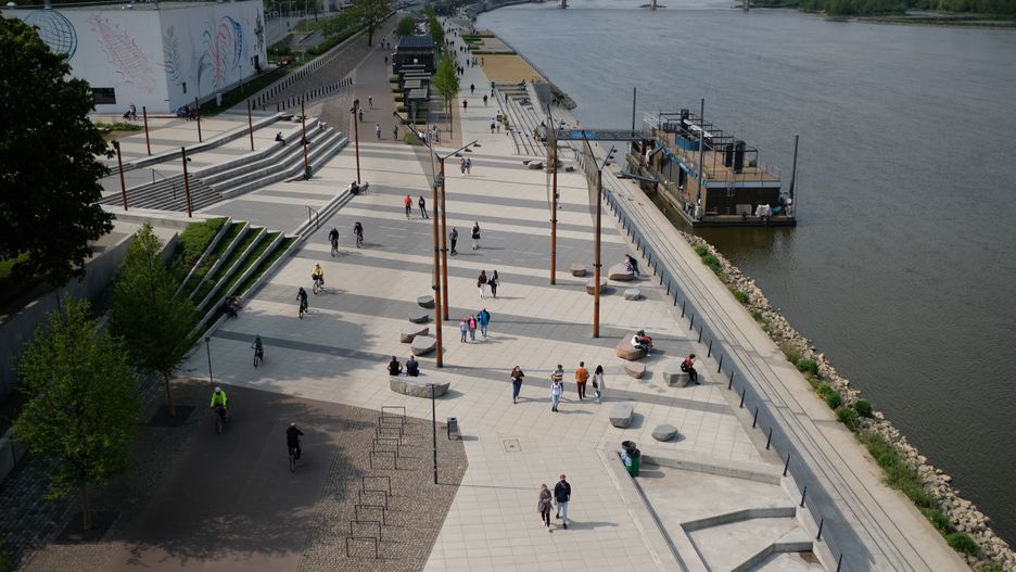 Warszawa. Na Bulwarach Wiślanych obowiązuje zakaz spożywania alkoholu