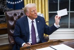 Trump znalazł kopertę w Gabinecie Owalnym