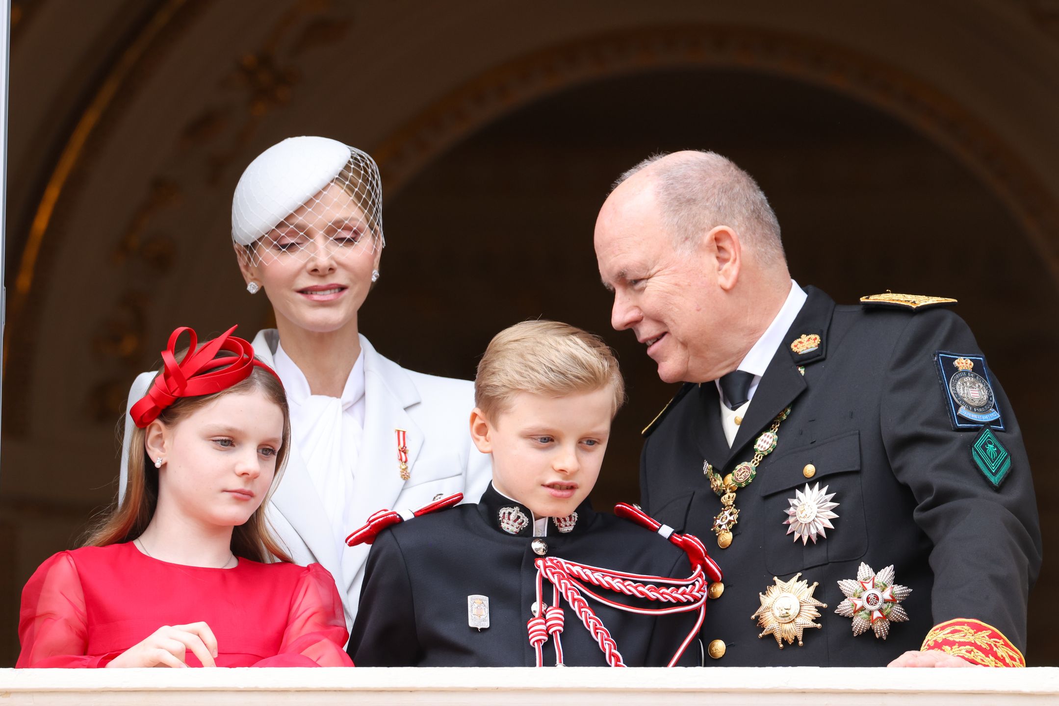 Księżna Charlene i książę Albert II z dziećmi