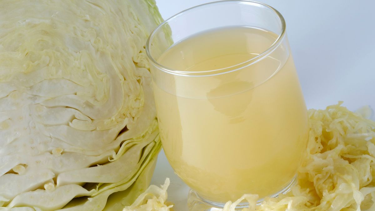 Sok z kiszonej kapusty do remedium na wiele dolegliwości.