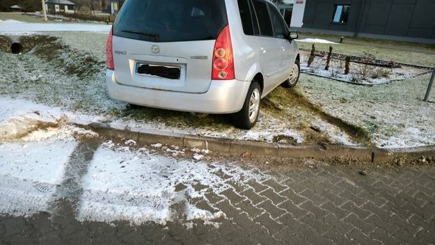 Pijany kierowca "zaparkował" przed komendą