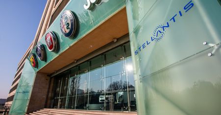 Stellantis kontra włoski rząd. Tavares może sprytnie wywalczyć ogromną dotację