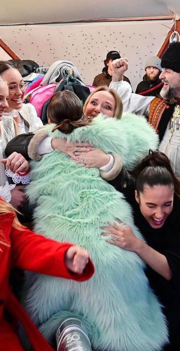 Marina Łuczenko rzuca się w ramiona Joanny Kurskiej