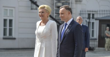 Duda na domówce u rodziców. Zaskakujący szczegół na torebce pierwszej damy