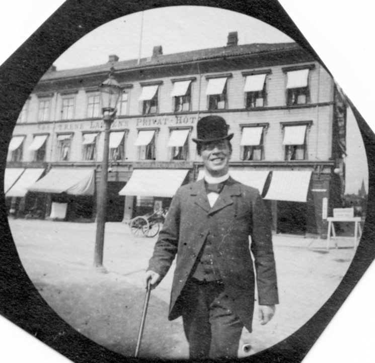 Carl Størmer robił zdjęcia z ukrycia w XIX wieku. Czy był pierwszym fotografem ulicznym? 22