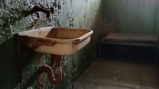 Łomża: Poszukiwany za usiłowanie gwałtu trafił do zakładu karnego
