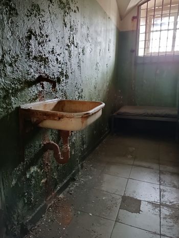 Łomża: Poszukiwany za usiłowanie gwałtu trafił do zakładu karnego