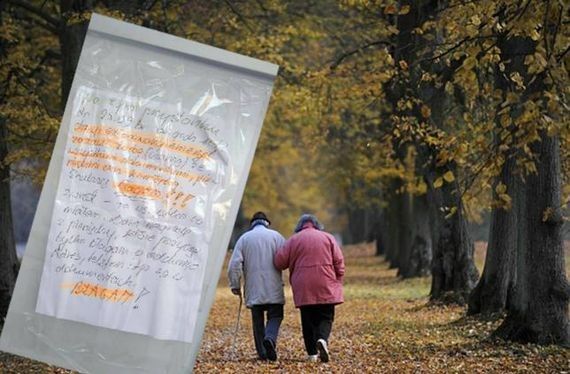 Emeryt zgubił torbę z cennymi rzeczami na Ursynowie. Takiego odzewu się nie spodziewał