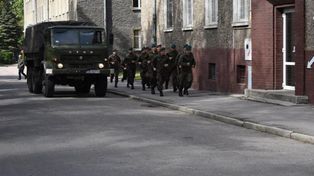 Fałszywy alarm w jednostce wojskowej. Wszystko przez misia i kluczyk