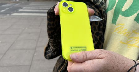 Kradzież telefonu to początek. Wraca oszustwo z SMS-em