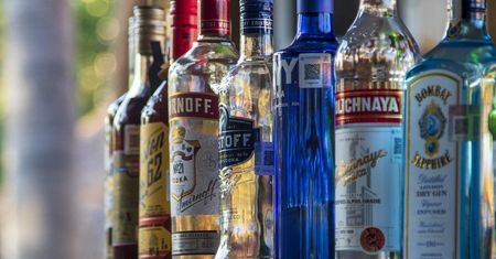 Minimalna cena za alkohol w sklepach? Polacy zabrali głos, jedno uderza
