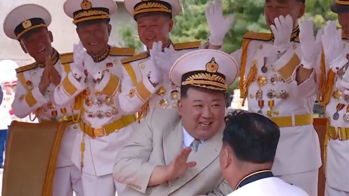 Korea Północna chwali się nowym okrętem podwodnym i straży bronią jądrową