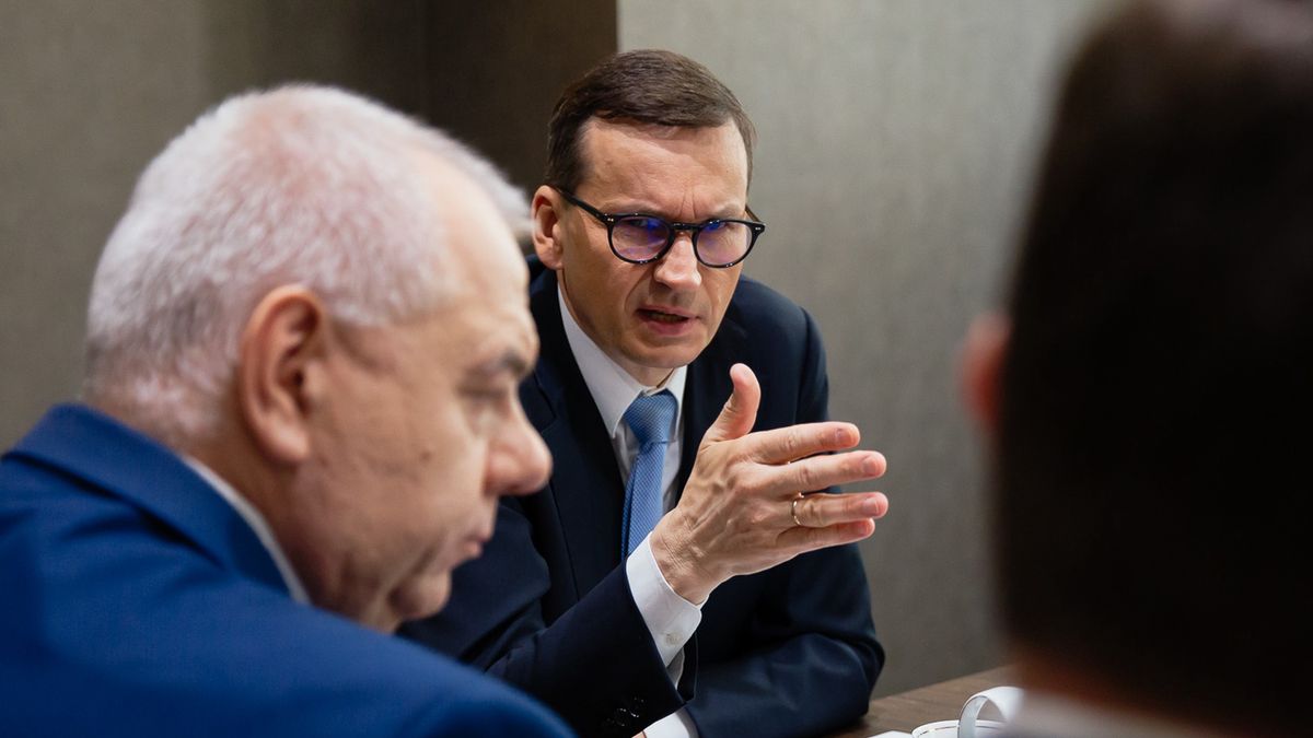 Premier musi zdecydować, jak ulżyć Polakom w przyszłym roku.