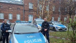 Kraków: Policjanci uratowali trzy kobiety z płonącego budynku