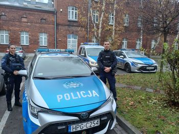 Kraków: Policjanci uratowali trzy kobiety z płonącego budynku