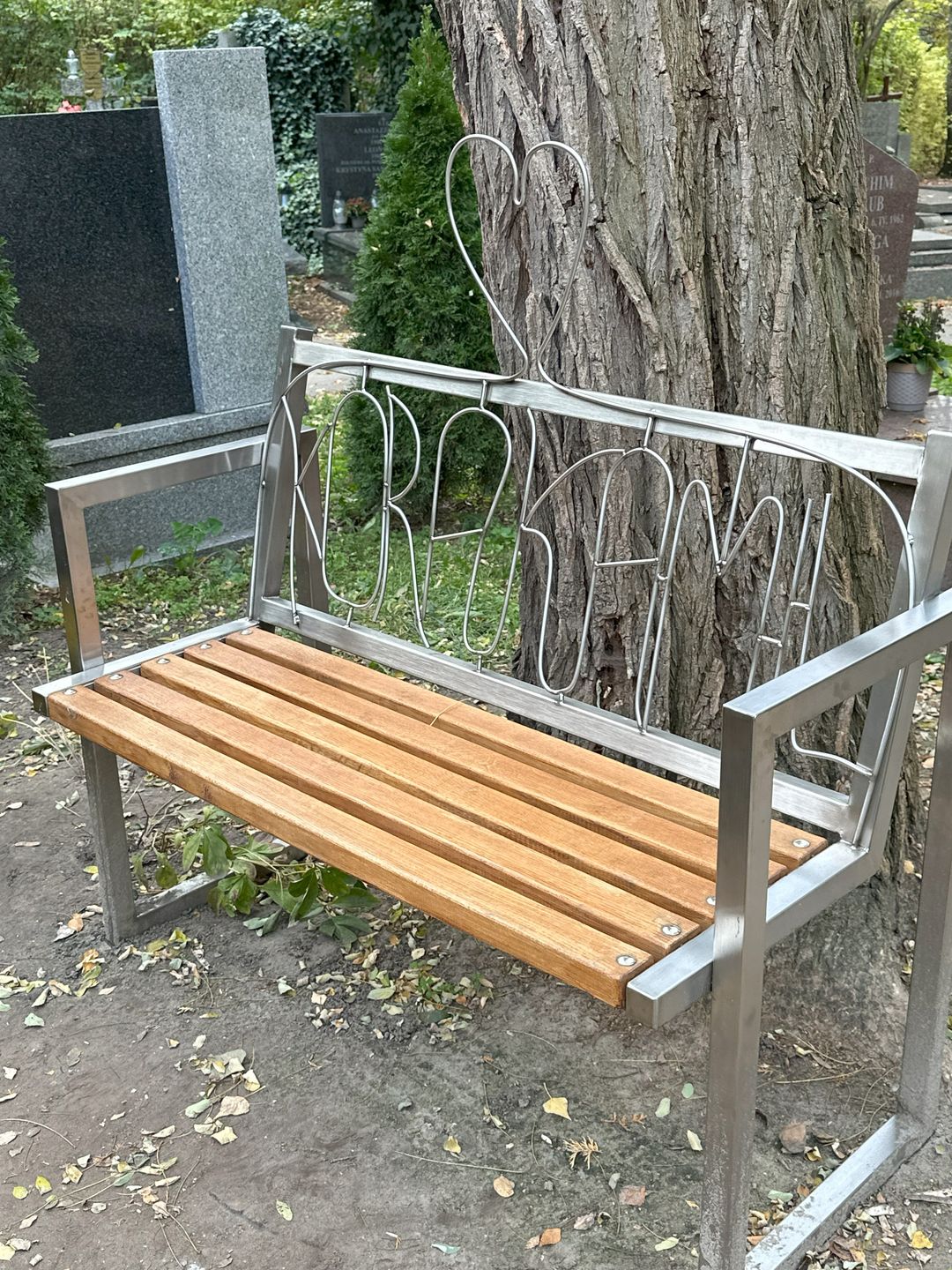 Grób Kory, Powązki (fot. Jastrząb Post)