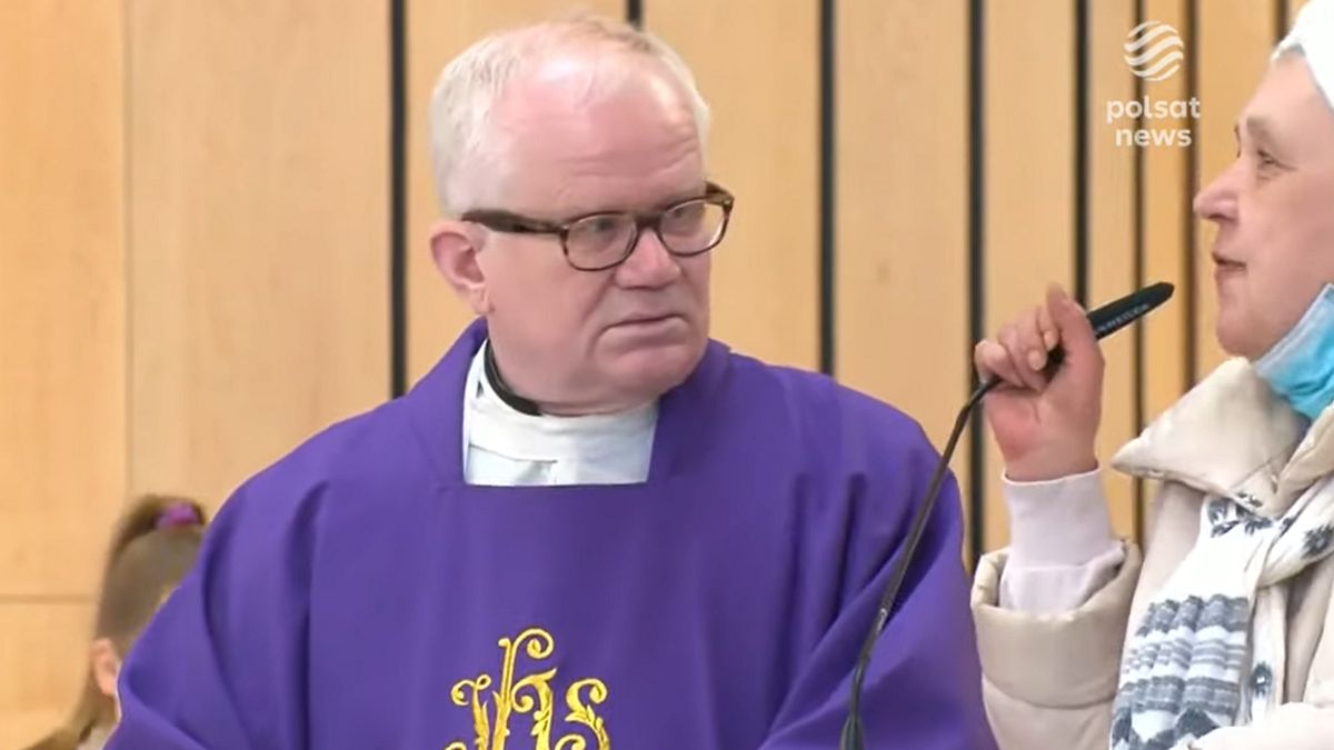 Kobieta wtargnęła na ołtarz