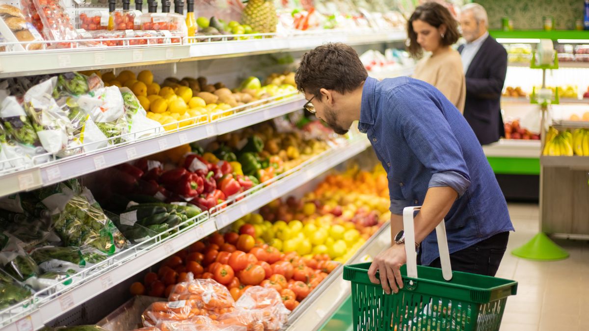 Gdzie i do której można zrobić zakupy 1 maja?