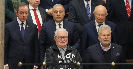 W Sejmie trwało expose Tuska. Kamera pokazała, co robił Schetyna