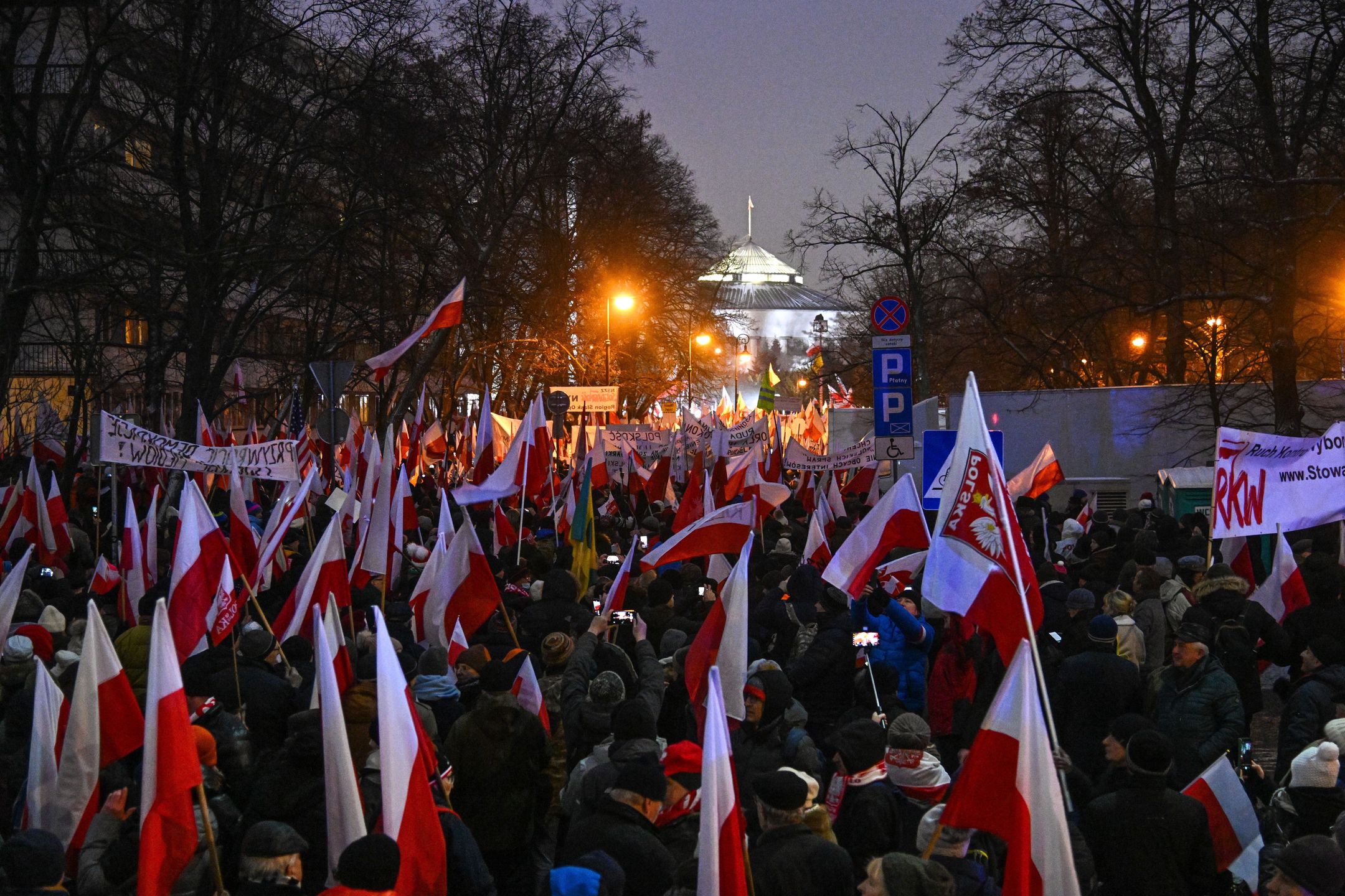 Organizowana przez Prawo i Sprawiedliwości manifestacja "Protest Wolnych Polaków" w Warszawie