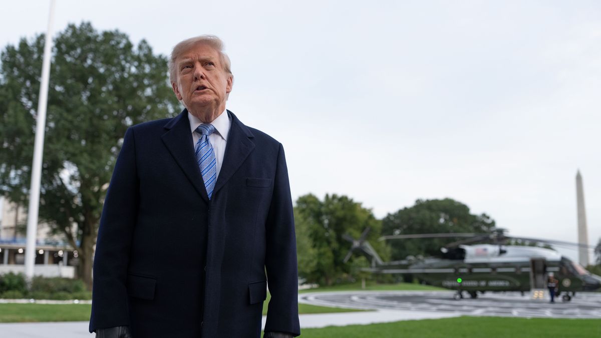 Trump arrives at White House as US-China AI competition intensifies
epa13258851 US President Donald Trump on the South Lawn as he arrives at the White House in Washington, DC, USA, 23 September 2026. One area where the two sides share a common interest is artificial intelligence, with neither Washington nor Beijing wanting to slow development as the technology becomes increasingly important to their economies, national security, and global competitiveness.  EPA/AARON SCHWARTZ / POOL 
Dostawca: PAP/EPA.
AARON SCHWARTZ / POOL
trump, us president, white house