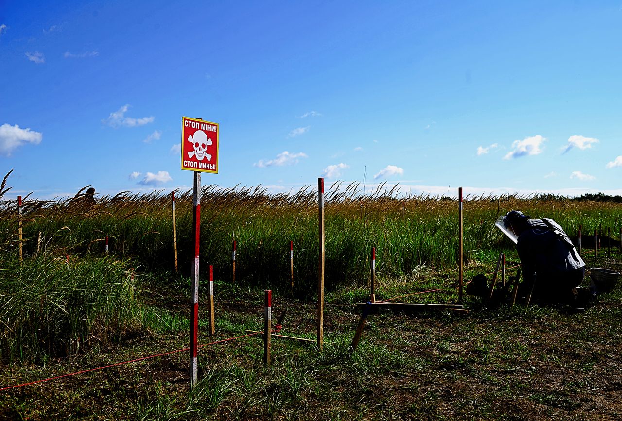 Ukrainian sappers are struggling with the number of mines left by the Russians.