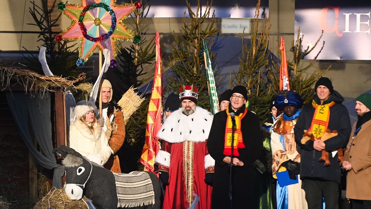 Orszak Trzech Króli w Warszawie. Do maszerujących dołączył prez
