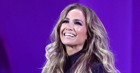 Wszyscy mówią o jej kreacji. Jennifer Lopez wystąpiła bez bielizny
