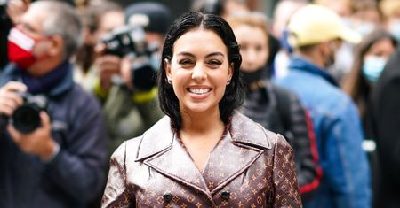 Popłoch u WAGs: Georgina Rodriguez JUŻ udekorowała choinkę na święta! Kto będzie następny? (FOTO)