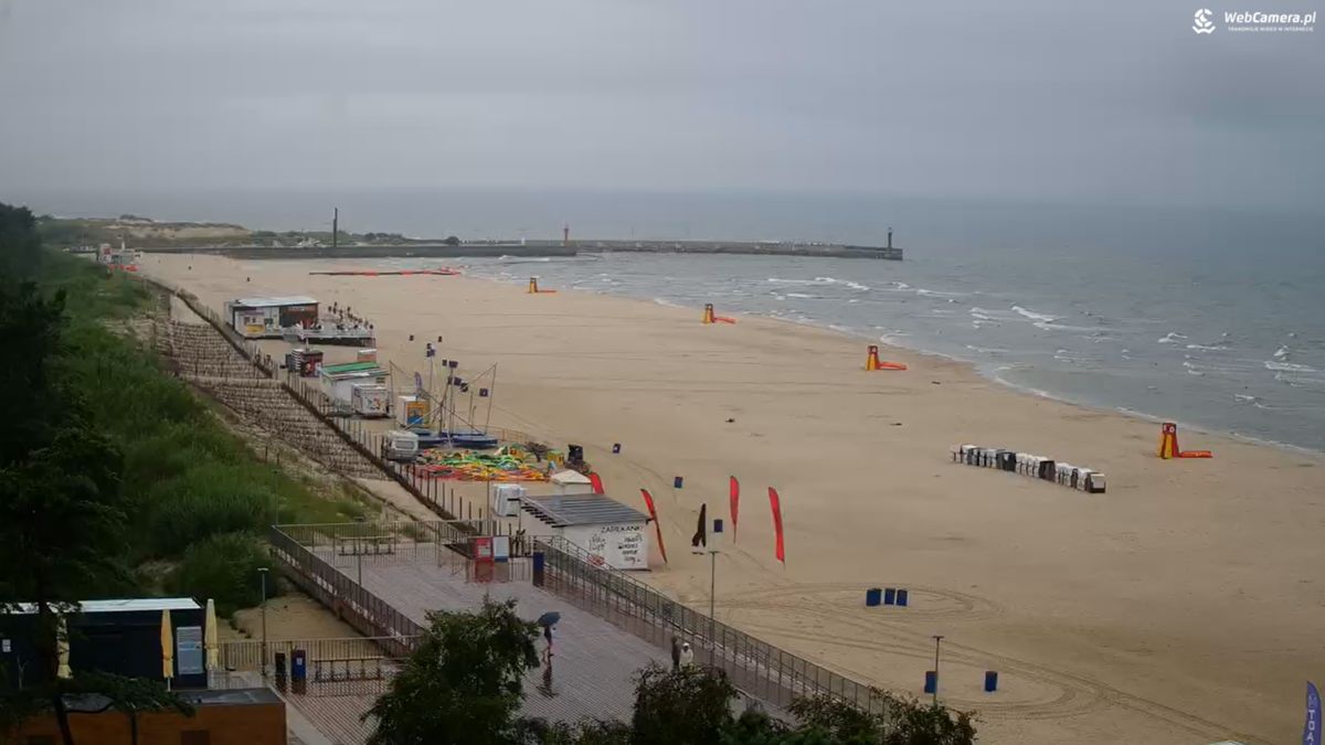 Pustki na plaży w Łebie