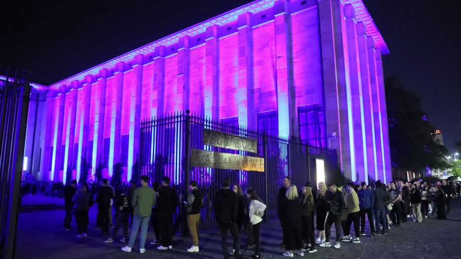 Kolejka do Muzeum Narodowego podczas Nocy Muzeów w 2021 r.