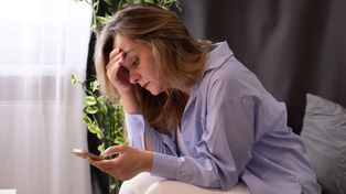 Dlaczego niektórzy nie odpisują na wiadomości? Psychologia wyjaśnia