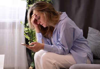 Dlaczego niektórzy nie odpisują na wiadomości? Psychologia wyjaśnia