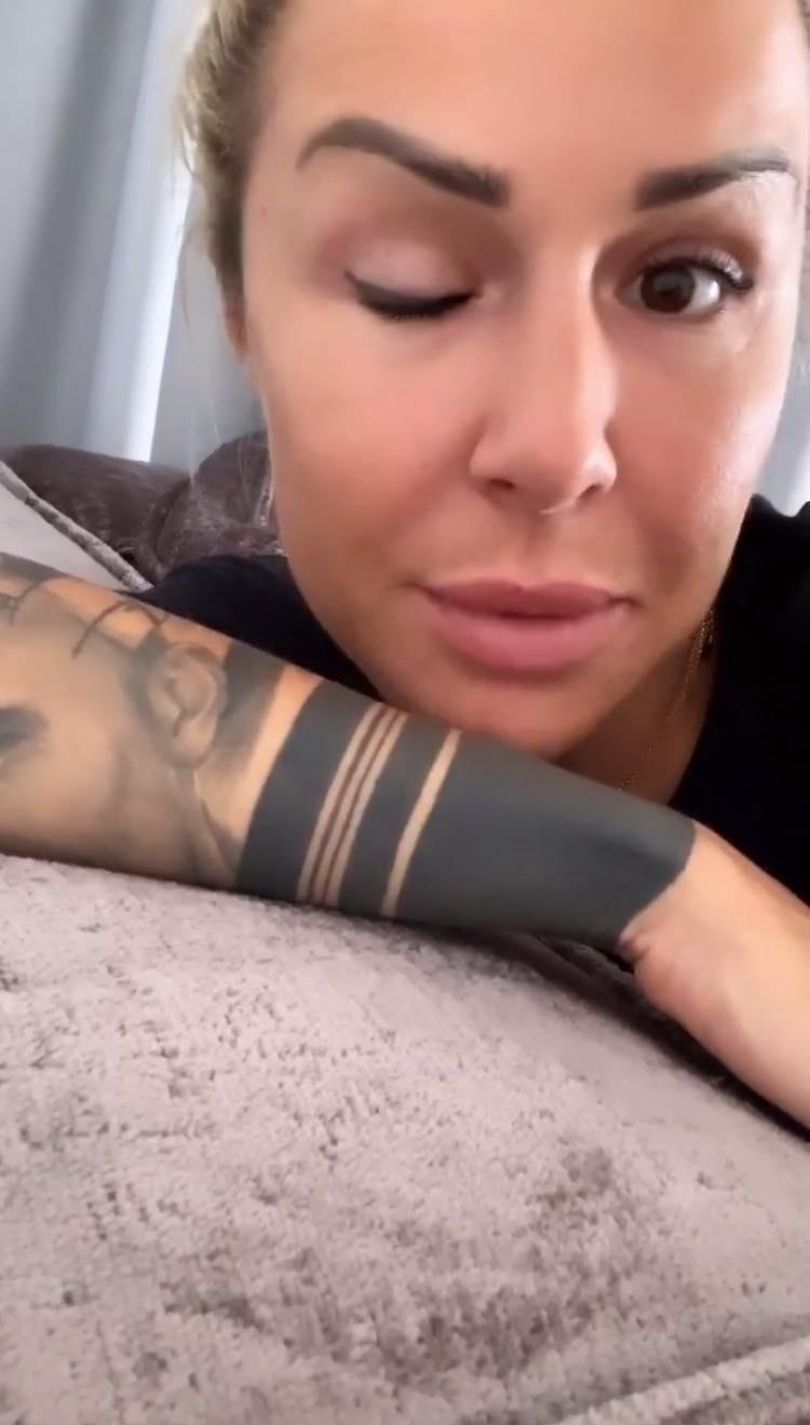 Blanka Lipińska żali się na nieudany makijaż permanentny oka