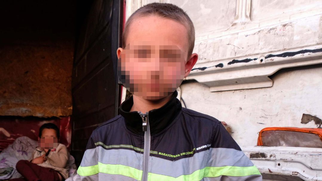 Dzieci znów celem Rosjan. Nowa taktyka. "Sprawdzajcie, co robią w sieci"